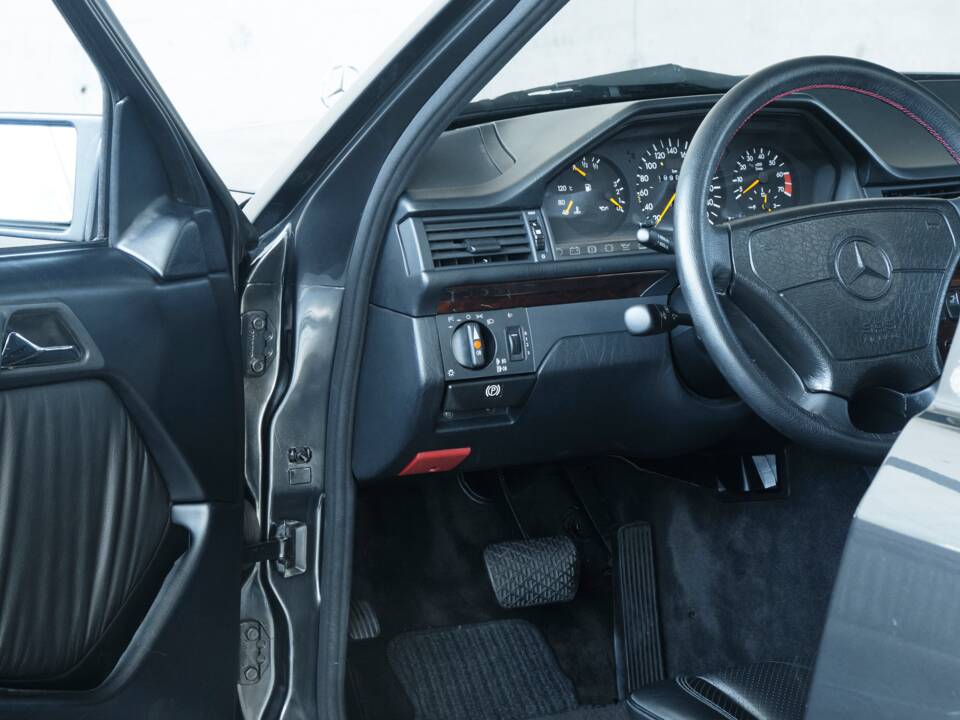 Bild 36/50 von Mercedes-Benz E 500 (1993)
