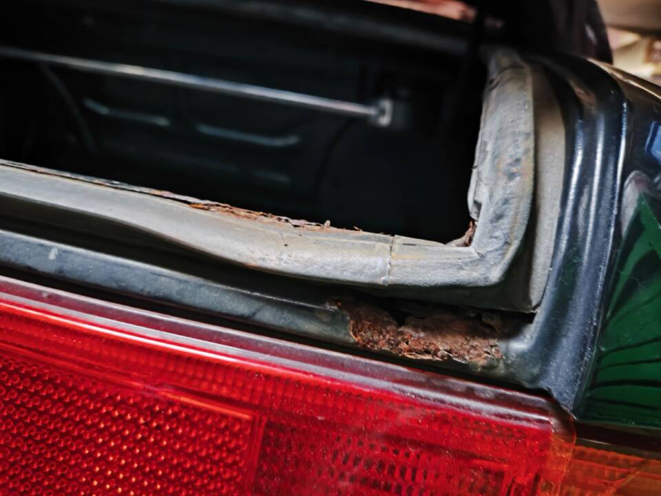 Image 21/22 of BMW 323i (1982)
