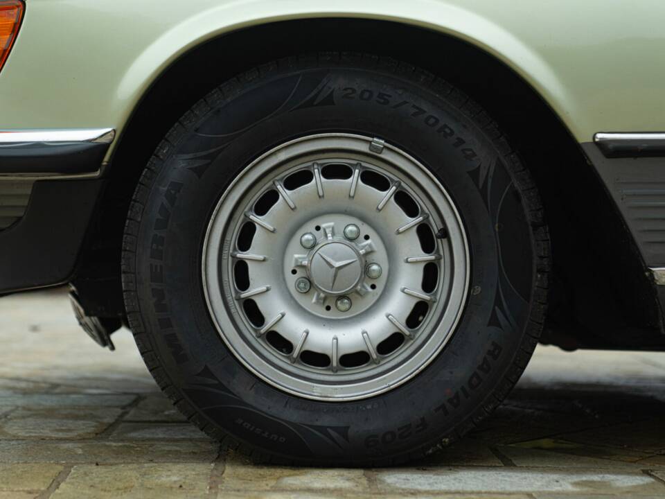 Image 25/50 de Mercedes-Benz 500 SLC (1984)