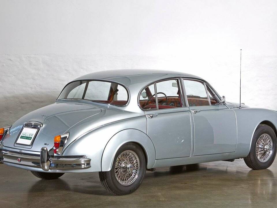 Image 8/20 of Jaguar Mk II 3.8 (1962)