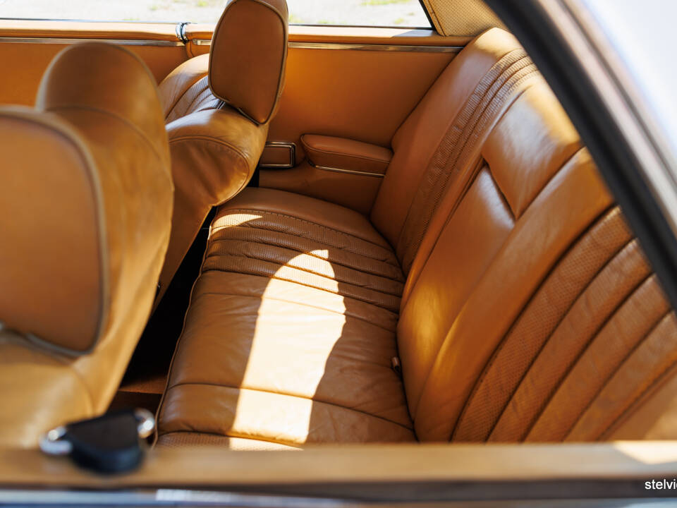 Image 32/38 of Mercedes-Benz 280 SE 3,5 (1970)