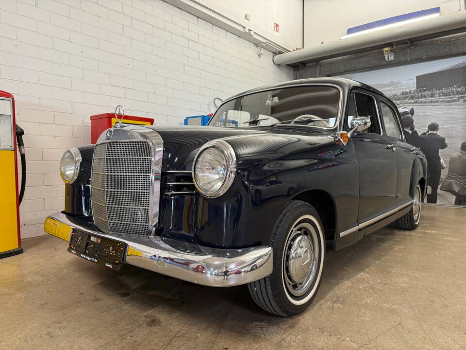 Image 2/18 of Mercedes-Benz 180 Db (1961)