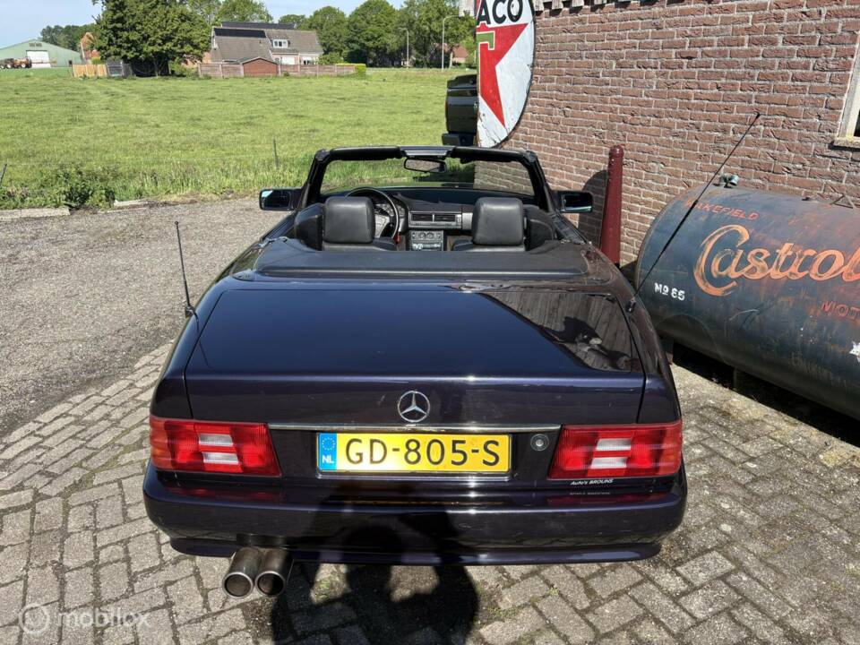 Image 31/40 of Mercedes-Benz 300 SL-24 (1990)
