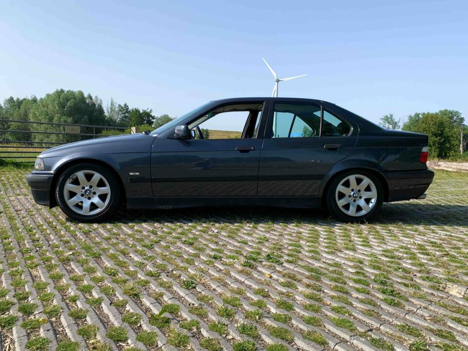 Image 2/5 of BMW 316i (1998)