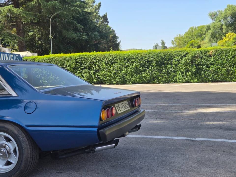 Image 17/77 of Ferrari 365 GT4 2+2 (1975)
