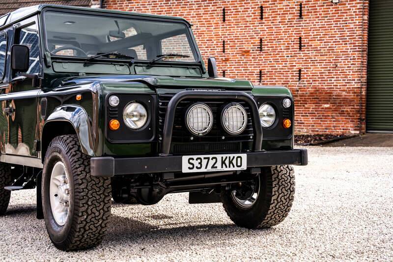 Image 37/50 de Land Rover Defender 90 Td5 (1999)