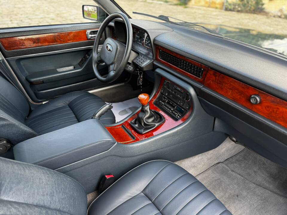 Imagen 30/33 de Jaguar XJ6 3.2 (1990)
