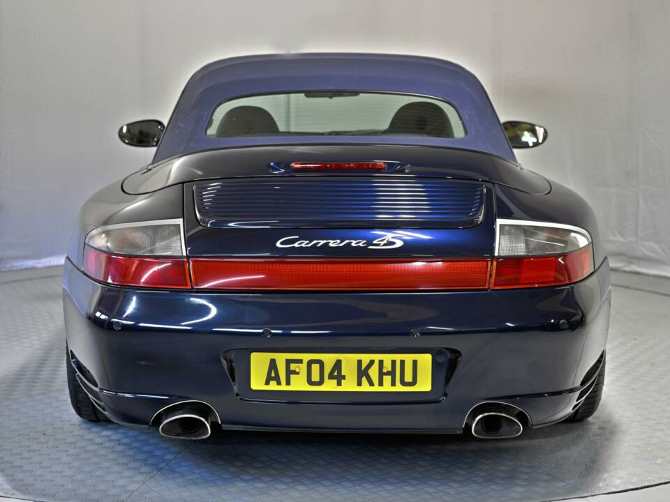 Bild 20/50 von Porsche 911 Carrera 4S (2004)