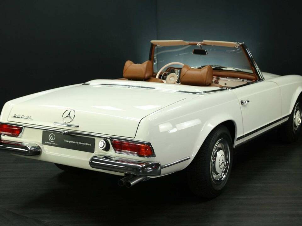 Image 2/50 of Mercedes-Benz 230 SL (1965)