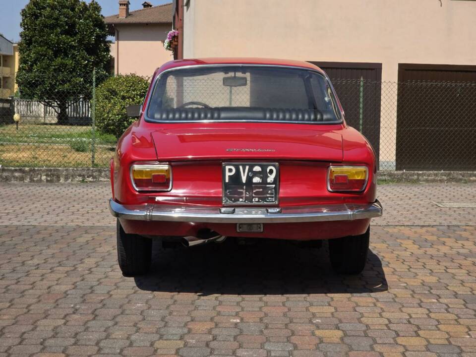 Image 2/45 of Alfa Romeo Giulia GT 1300 Junior (1973)