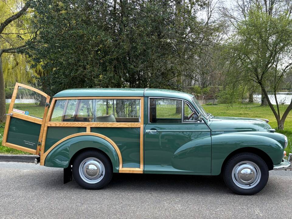 Image 6/8 of Morris Minor 1000 Traveller (1968)