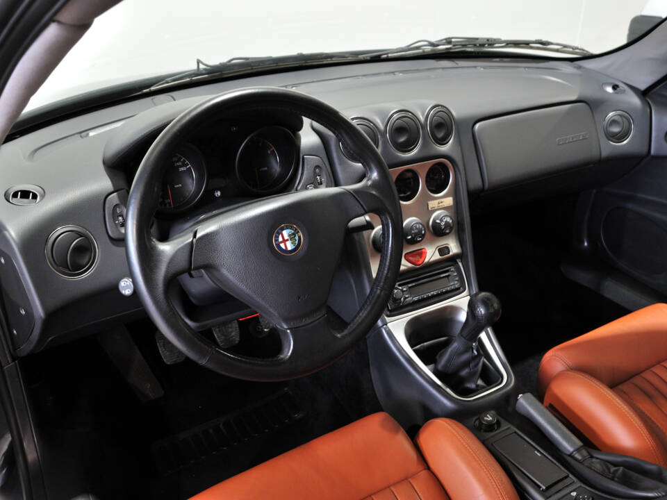 Image 18/29 of Alfa Romeo GTV 2.0 Twin Spark (2001)