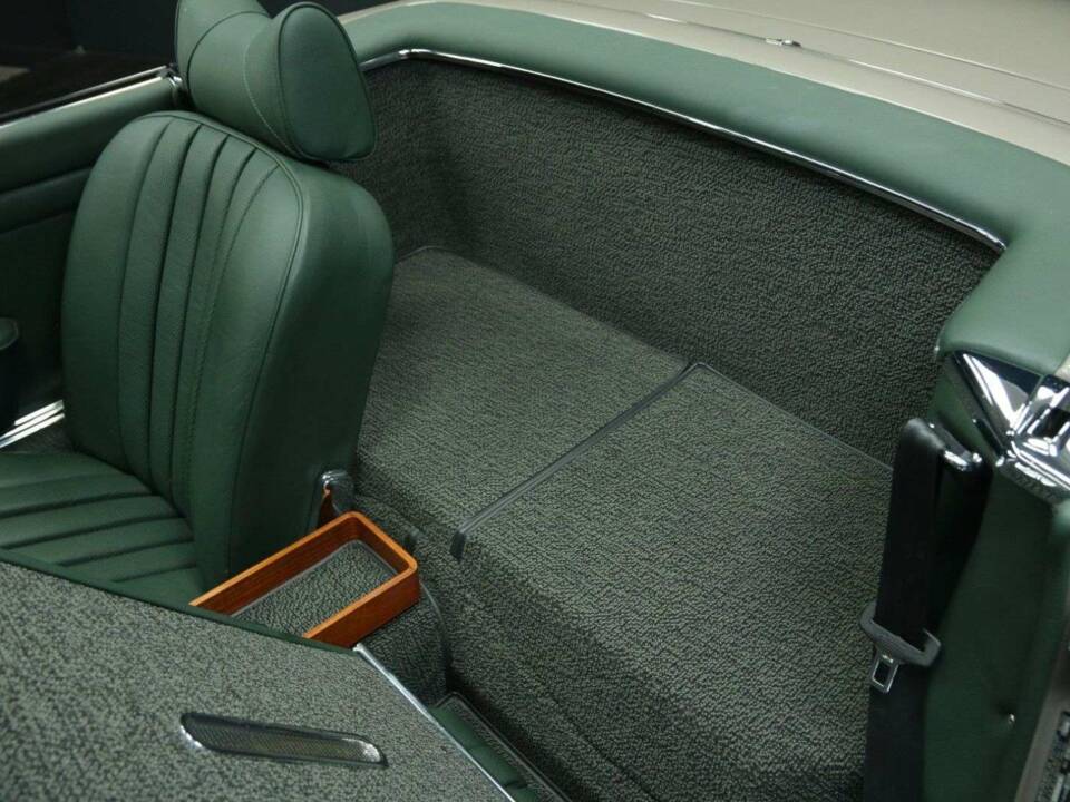Image 23/50 de Mercedes-Benz 280 SL (1970)