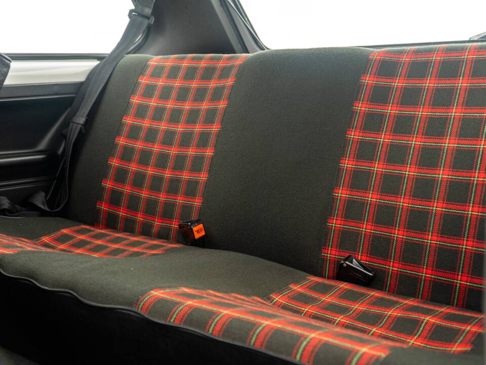 Image 30/40 of Volkswagen Golf I GTI 1.6 (1980)