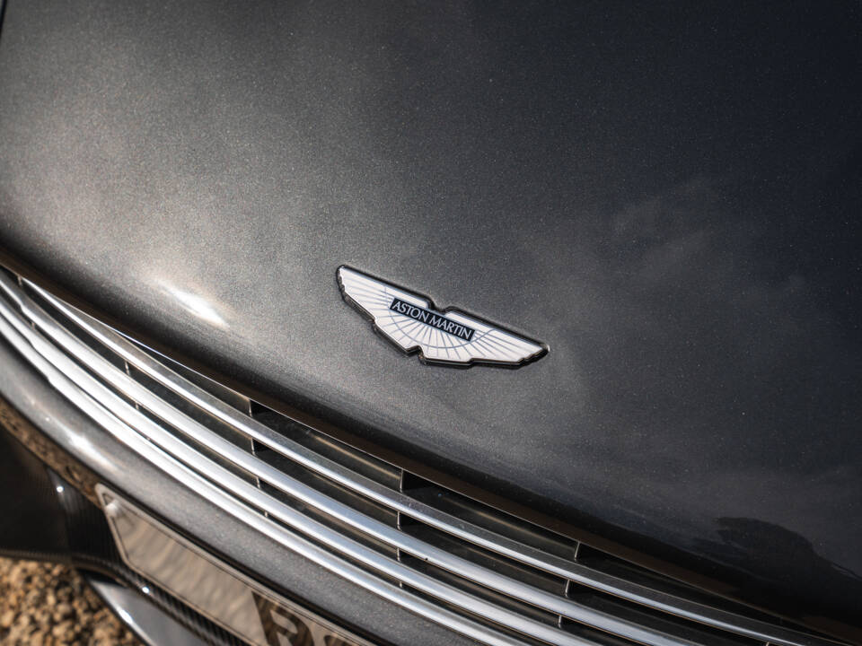 Image 15/35 of Aston Martin Vanquish (2017)