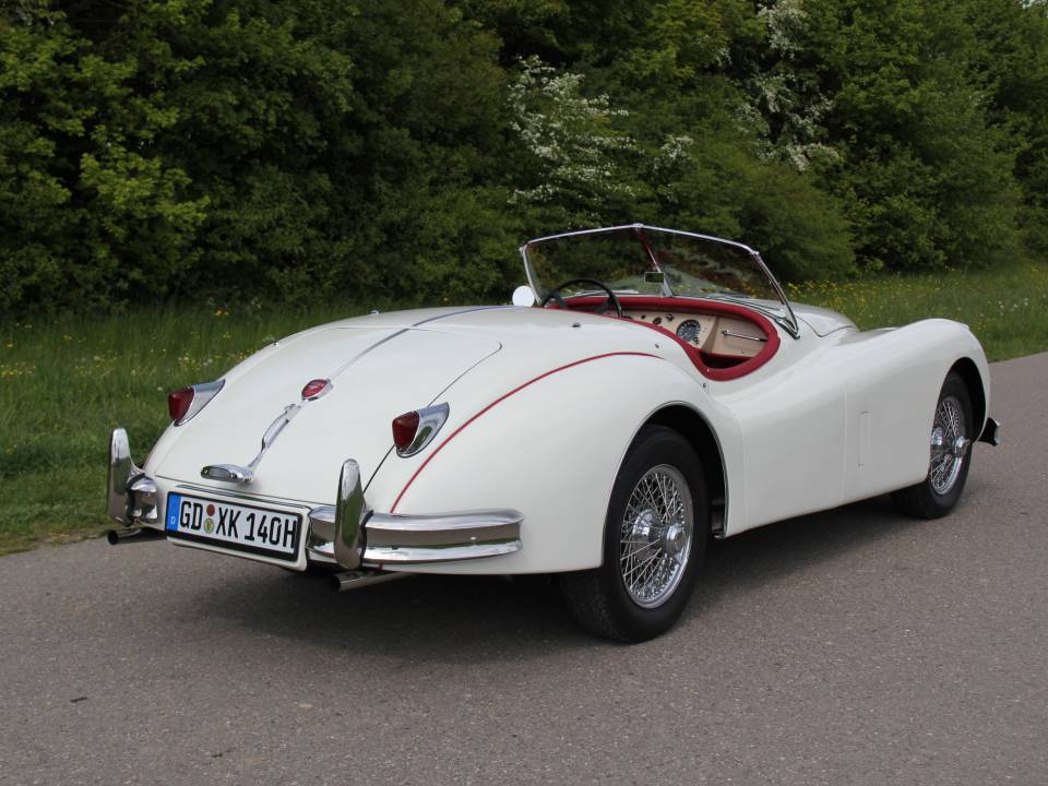 Image 5/19 of Jaguar XK 140 OTS (1954)