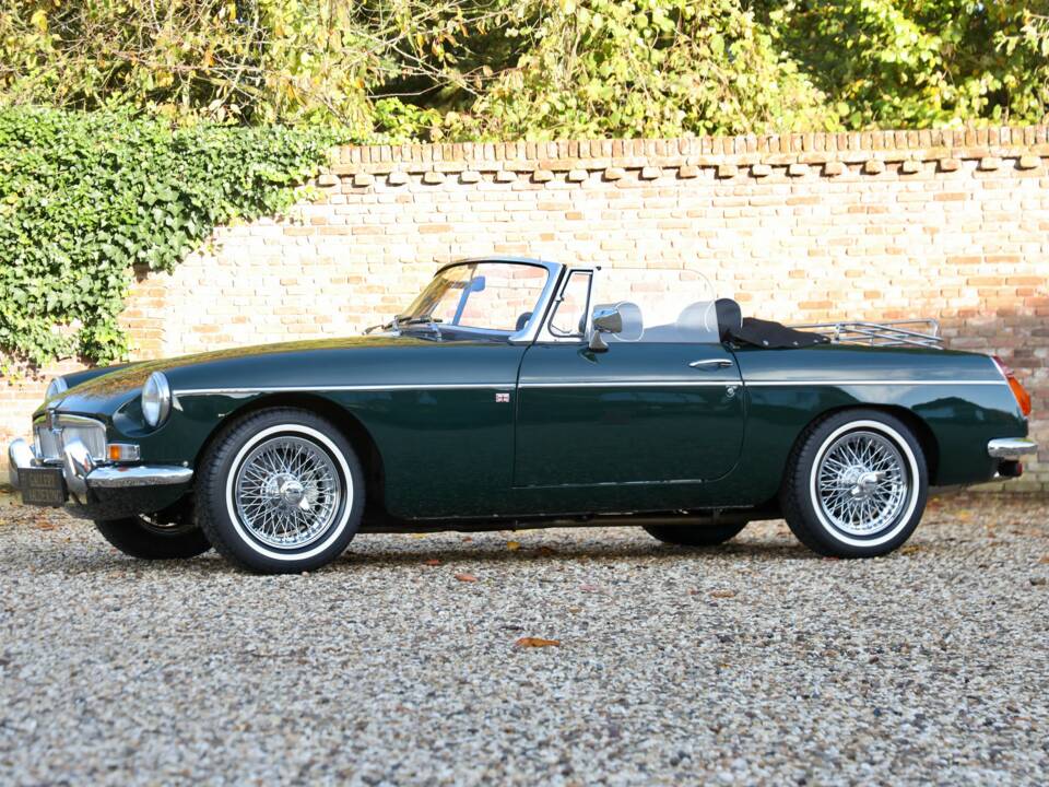 Image 34/50 of MG MGB (1974)