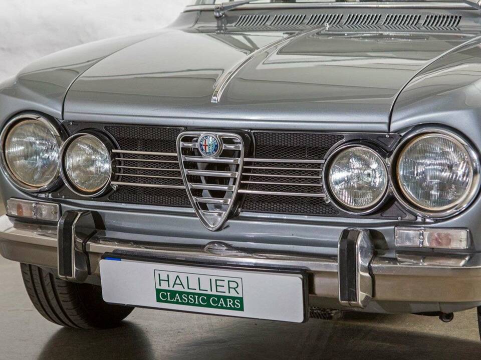 Image 6/23 of Alfa Romeo Giulia 1600 Super Biscione (1970)
