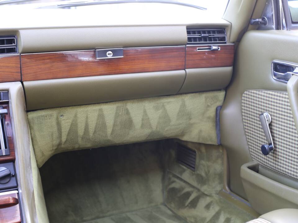 Bild 44/76 von Mercedes-Benz 280 SE (1977)