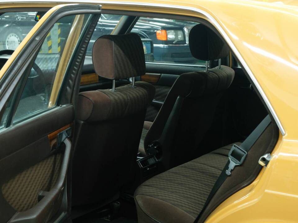Bild 24/50 von Mercedes-Benz 280 SE (1981)