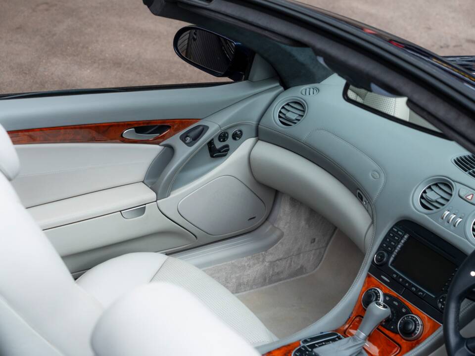Image 18/56 de Mercedes-Benz SL 65 AMG (2004)