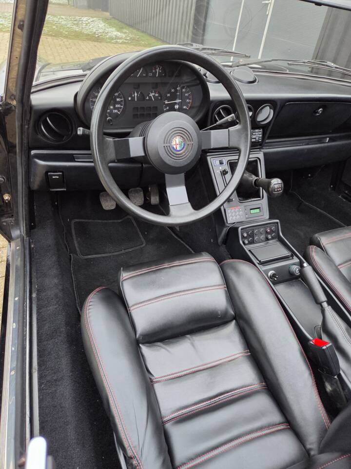 Image 7/15 of Alfa Romeo 2.0 Spider (1988)