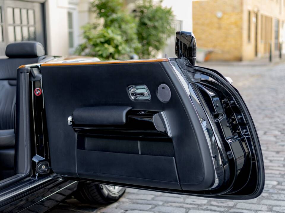 Image 27/34 of Rolls-Royce Phantom DHC (2008)