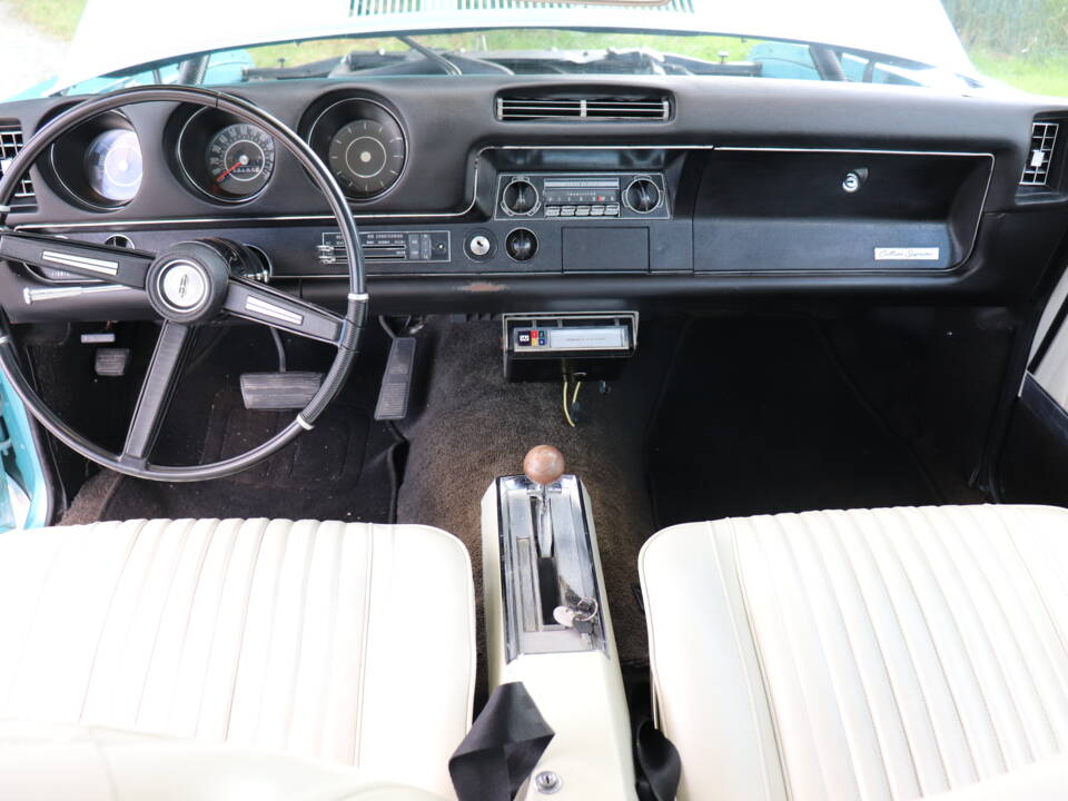 Image 25/38 of Oldsmobile Cutlass Supreme (1968)