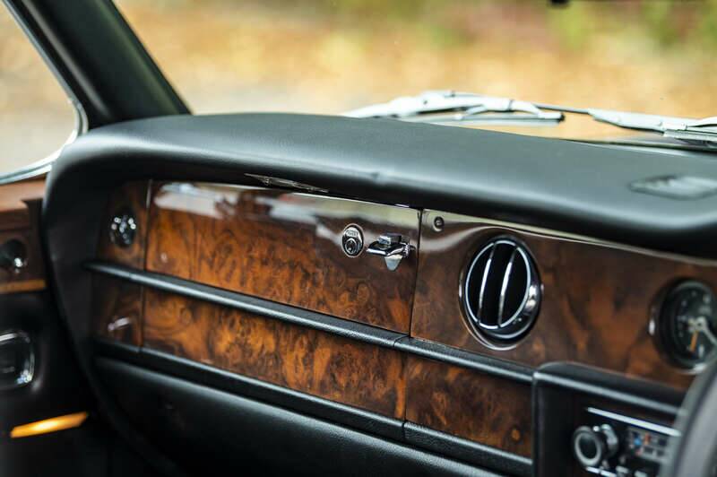 Image 18/37 of Bentley Corniche I (1978)