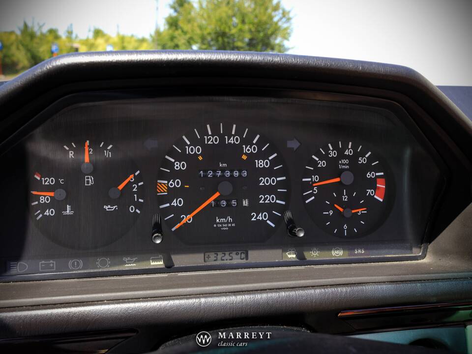 Bild 65/79 von Mercedes-Benz E 220 (1996)