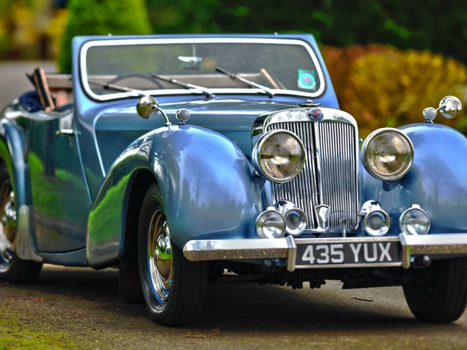 Image 6/50 of Triumph 2000 Roadster (1949)