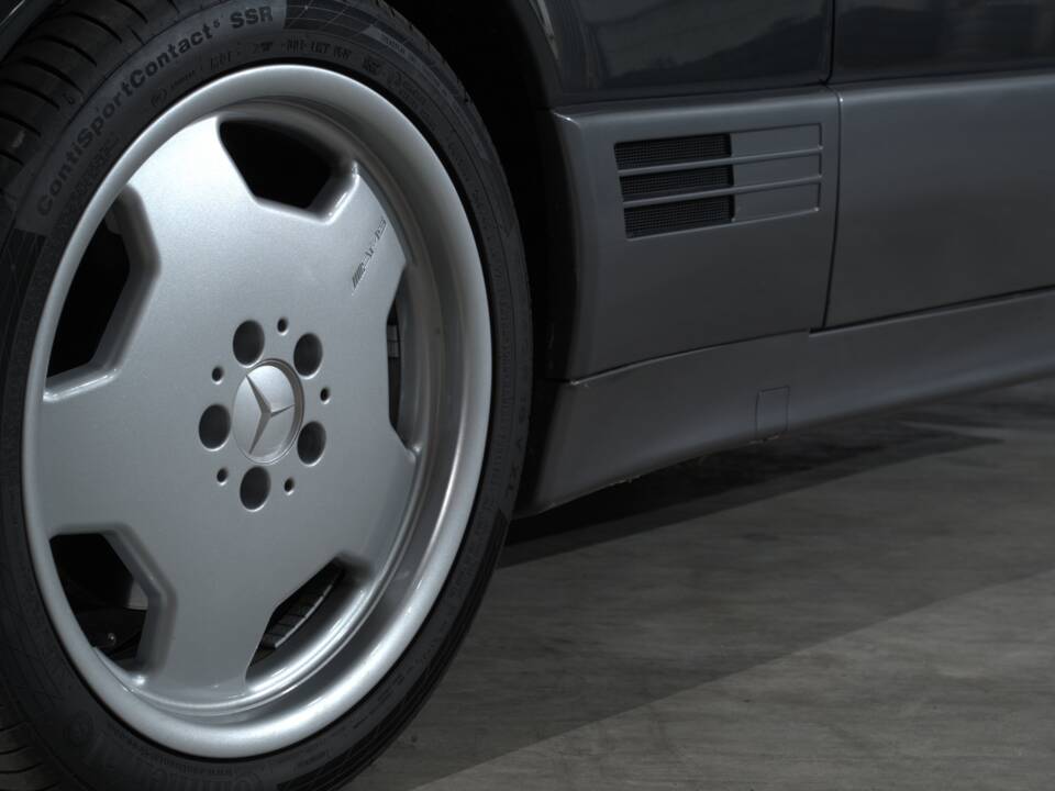 Image 10/56 de Mercedes-Benz 500 SL (1993)