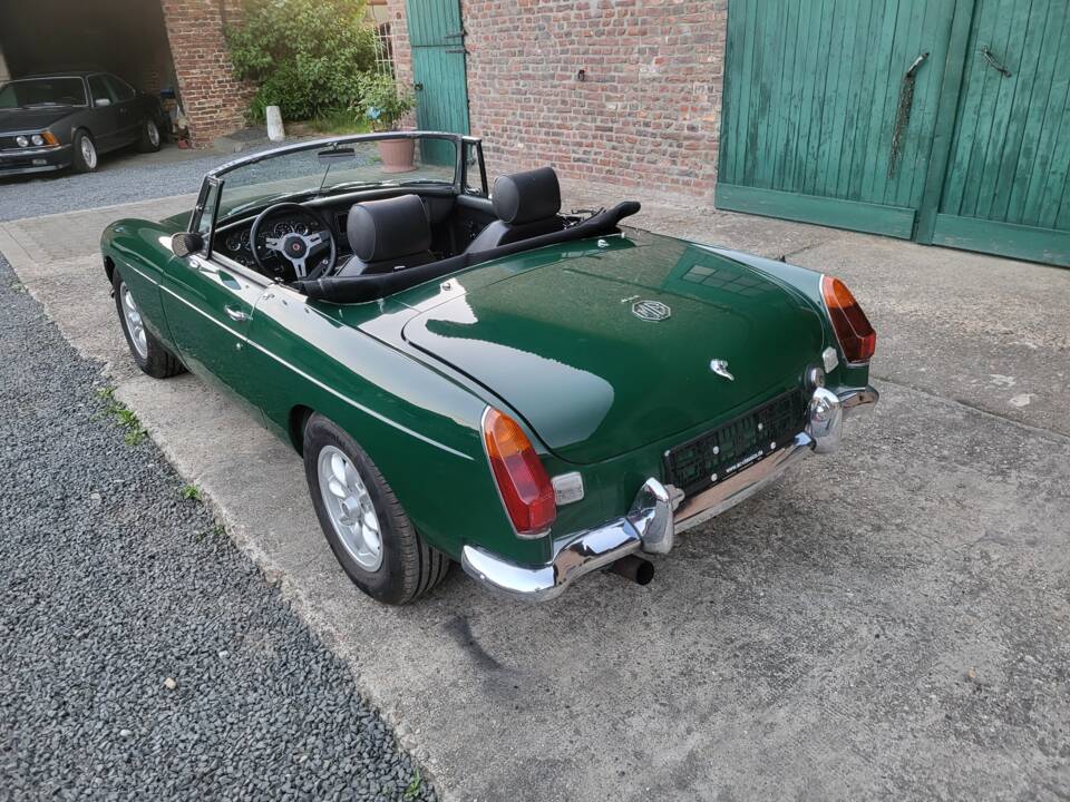 Image 6/58 of MG MGB (1971)
