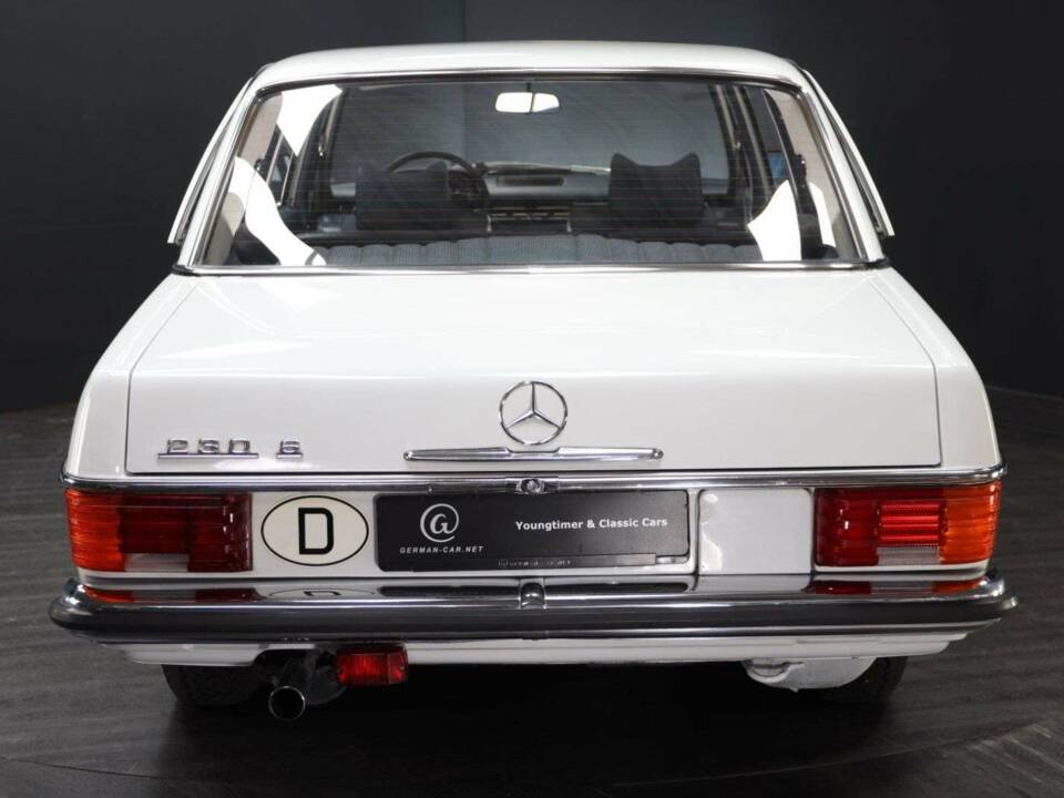 Immagine 5/30 di Mercedes-Benz 230 lang (1973)