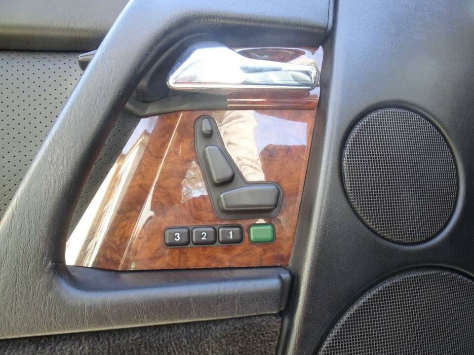 Image 10/45 de Mercedes-Benz 500 SL (1991)