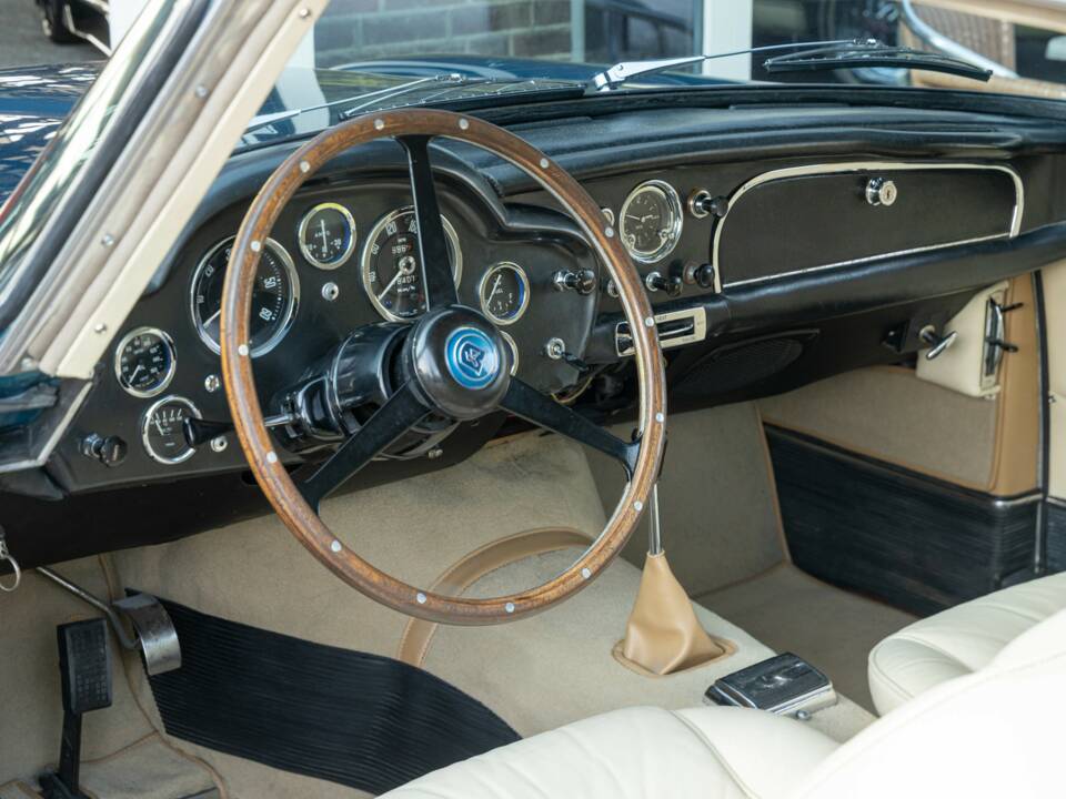 Afbeelding 3/50 van Aston Martin DB 4 Vantage (1962)