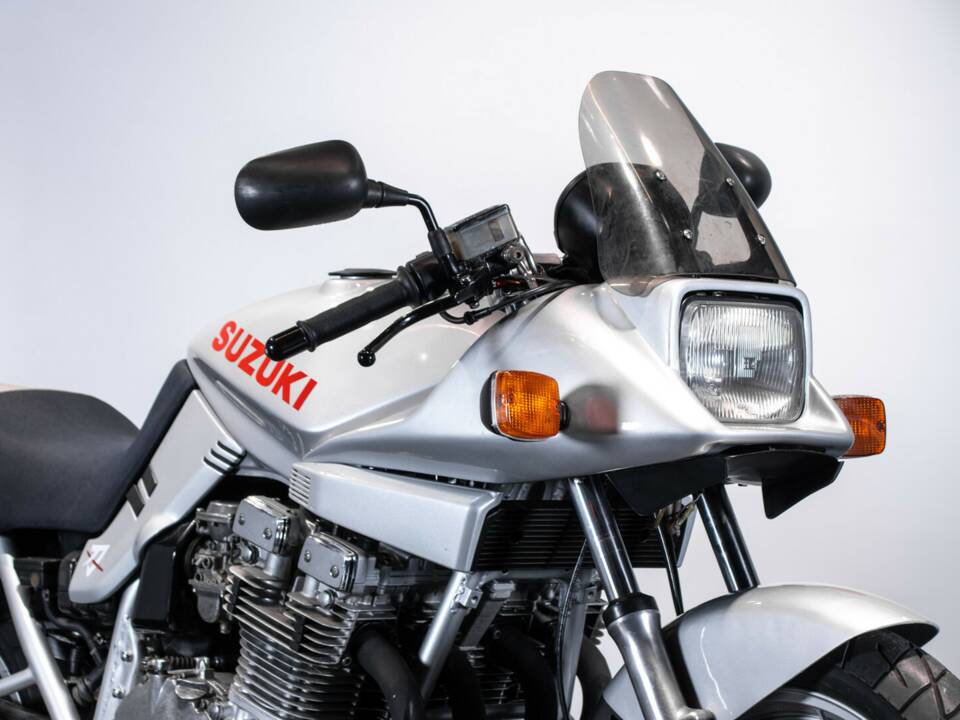 Afbeelding 28/35 van Suzuki GSX 1100 SZ Katana (1983)