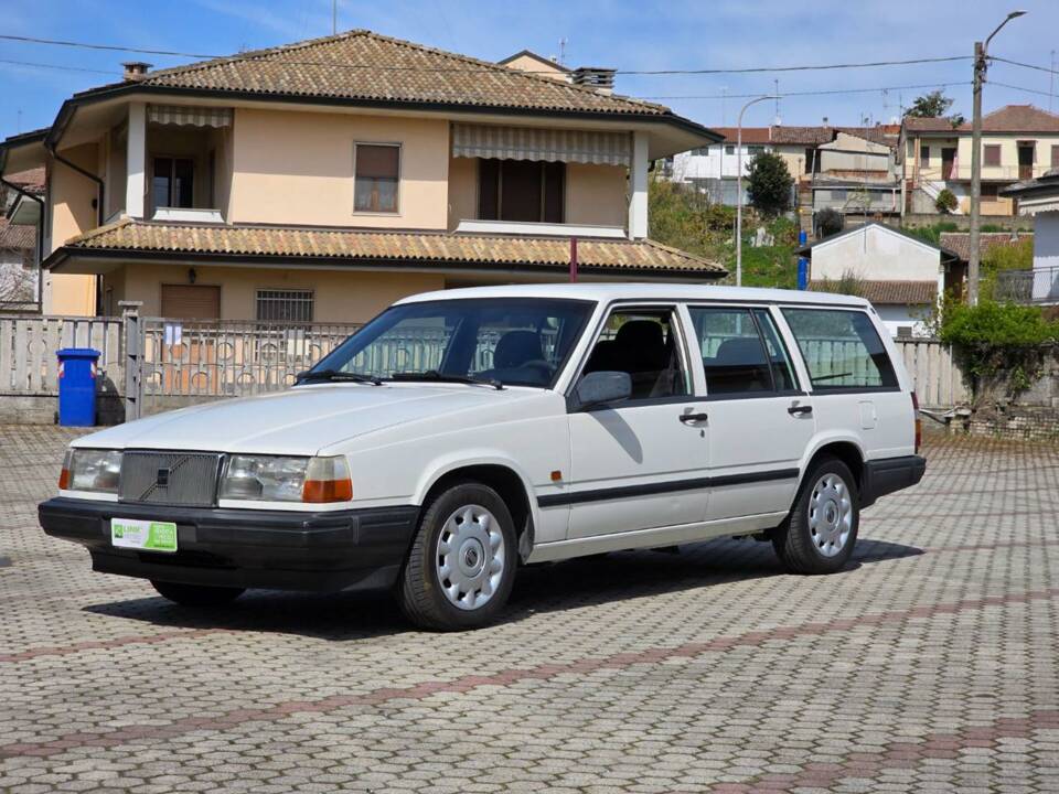 Bild 32/35 von Volvo V40 2.0 16V (1996)