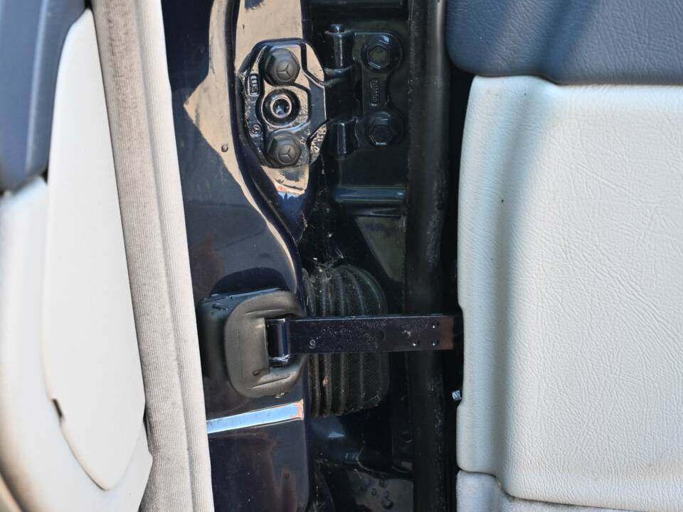 Image 19/50 of Mercedes-Benz CLK 230 Kompressor (2002)