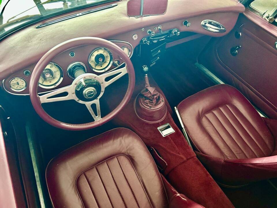 Immagine 18/31 di Austin-Healey 3000 Mk II (BJ7) (1962)