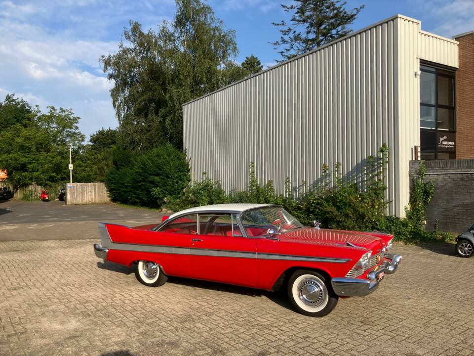 Image 4/15 of Plymouth Sport Fury (1958)