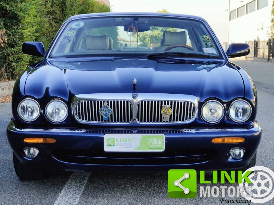 Immagine 7/10 di Jaguar XJ 8 4.0 Executive (1998)