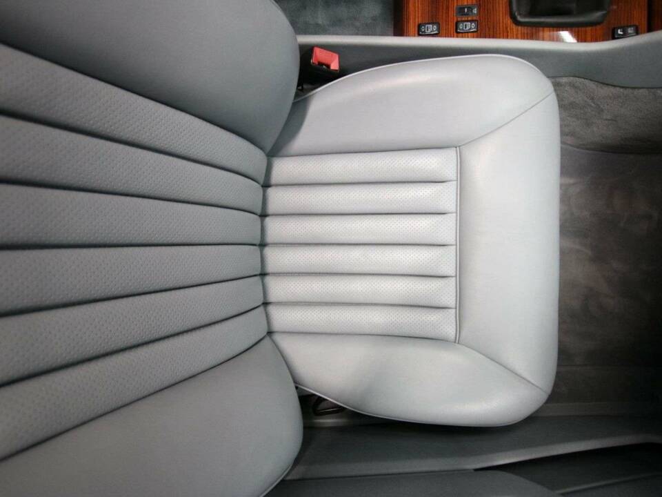 Afbeelding 29/50 van Mercedes-Benz 230 CE (1988)