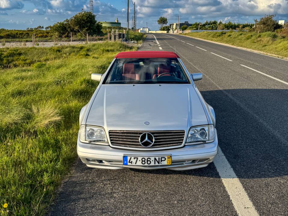Image 2/51 of Mercedes-Benz SL 320 (1996)