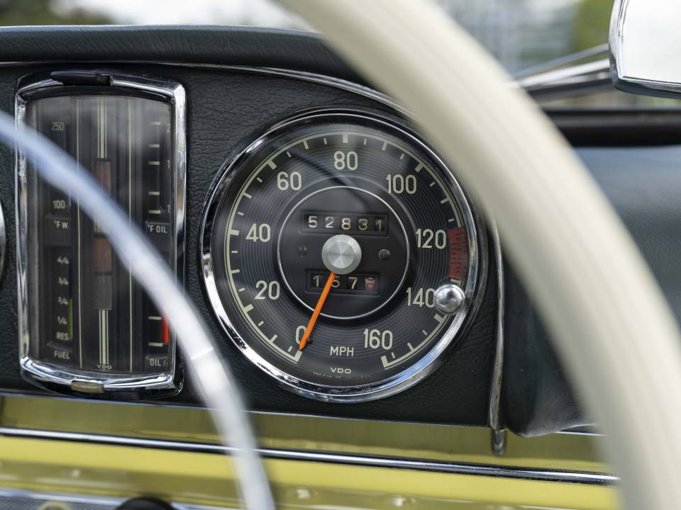 Image 28/43 of Mercedes-Benz 300 SL Roadster (1957)