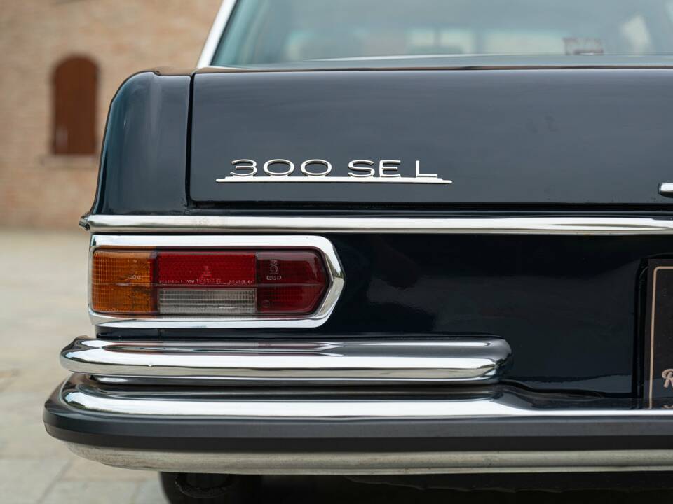 Image 12/50 of Mercedes-Benz 300 SEL 3.5 (1973)