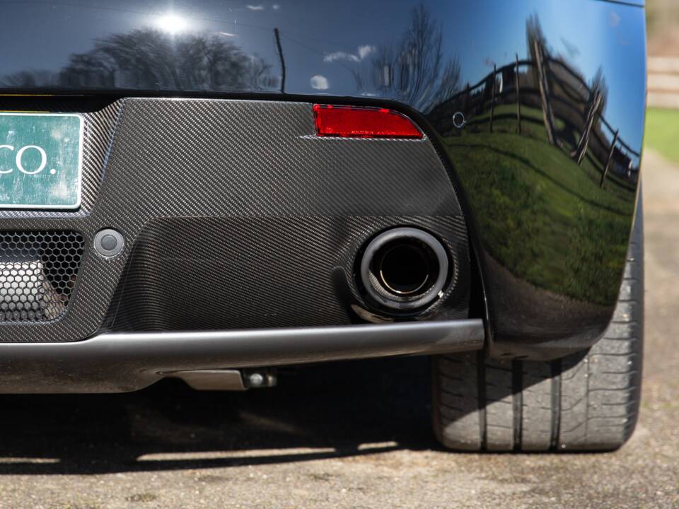 Bild 42/68 von Aston Martin V12 Vantage S (2018)