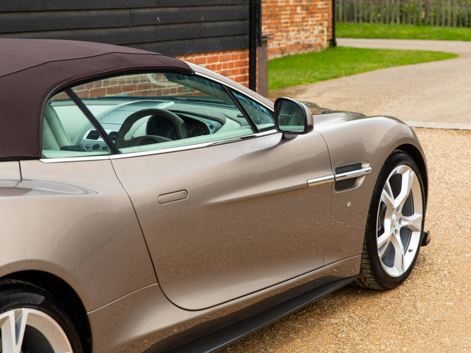 Image 29/97 of Aston Martin Vanquish S Volante (2018)