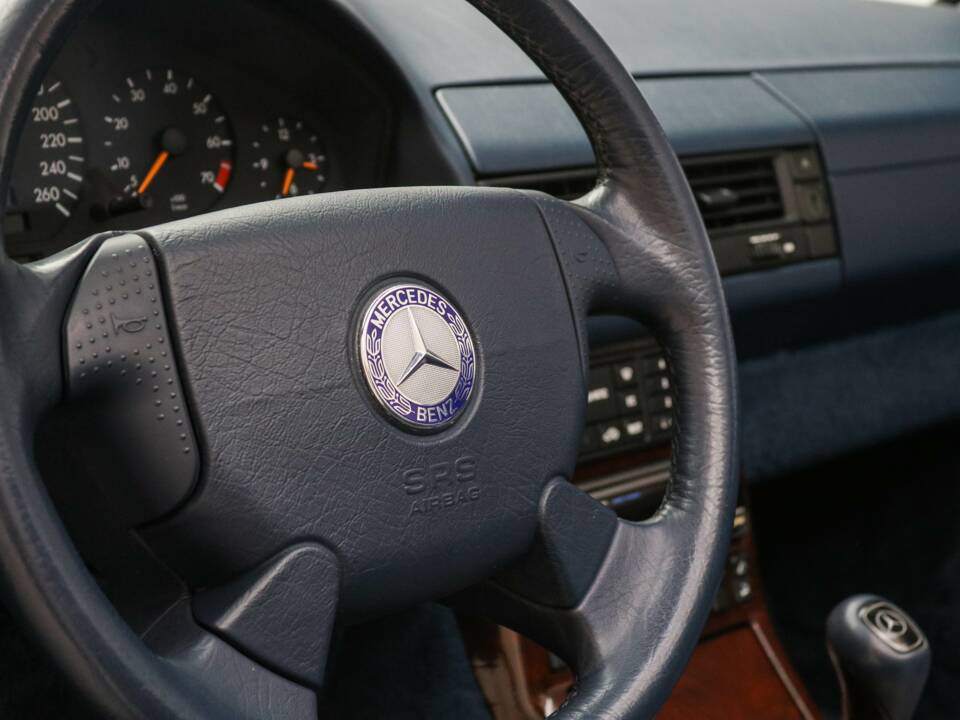 Bild 8/84 von Mercedes-Benz SL 320 (1996)