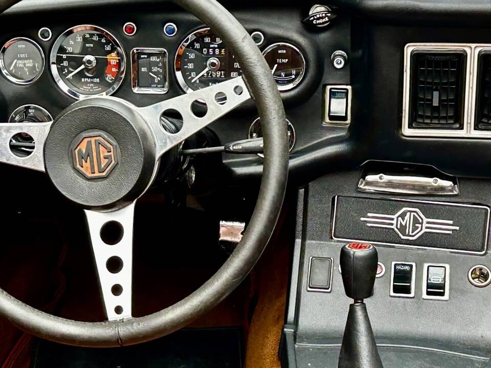 Image 11/14 of MG MGB (1976)